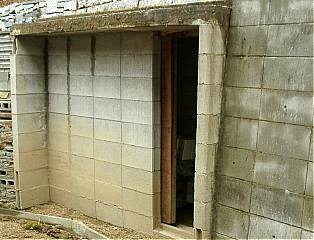 Tunnel type underground storehouse